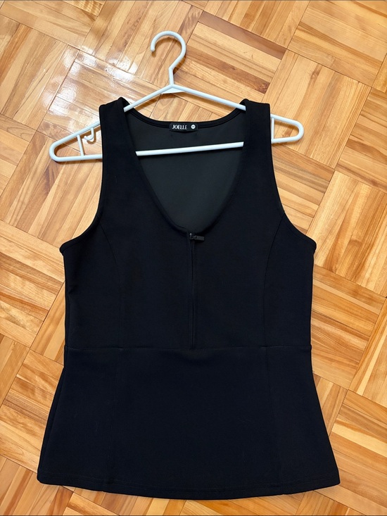 Joelle Collection Tops - Black Zip-Front Tank Camisole joelle médium